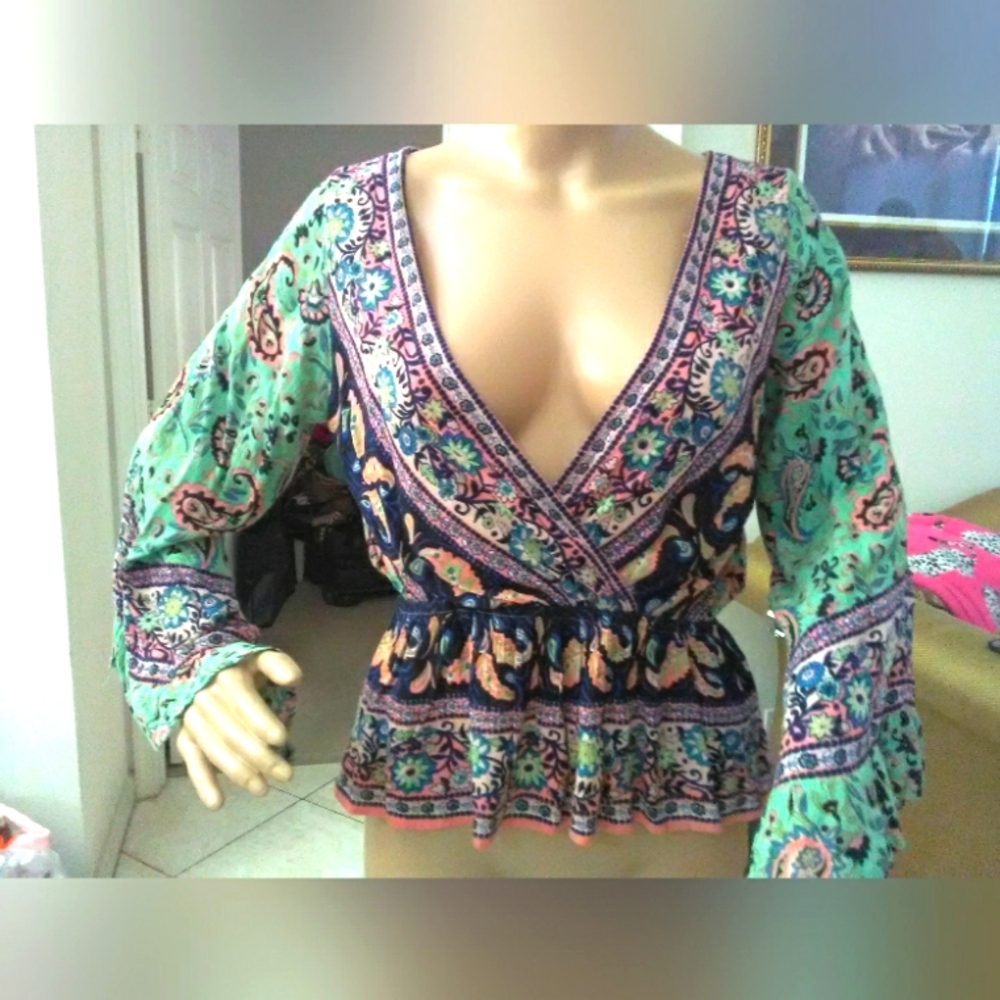 BNWOT Floral V-Neck Wrap Top Green & Blue Sz. Oversized XS BELL SLV. CNCH WAIST